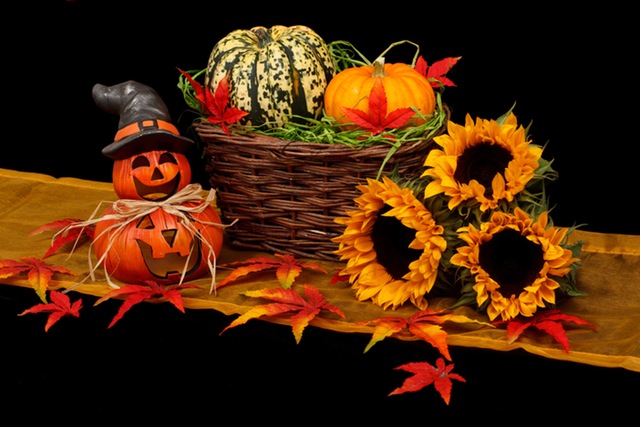 buying-cheap-decorations-for-a-holiday-party